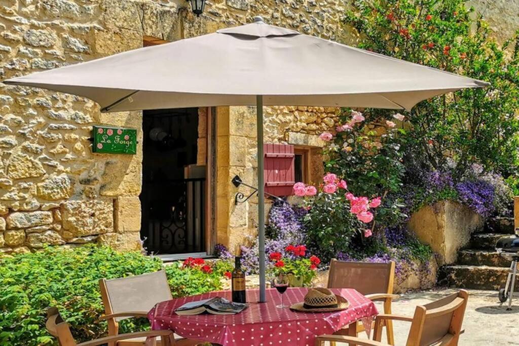 La Forge, Le Banquet Aux Eyzies Les Eyzies Exterior foto